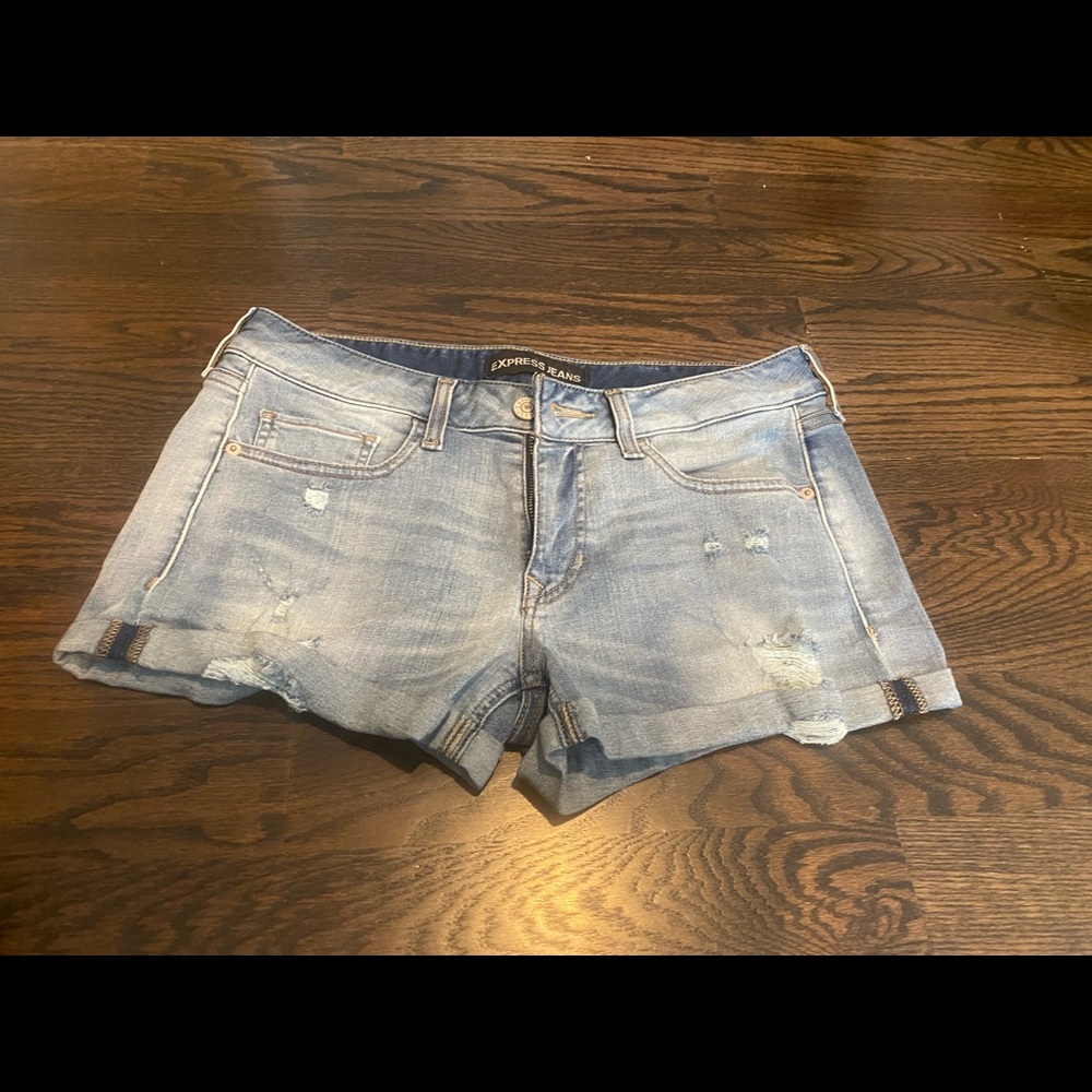 Express cuffed distressed jean shorts size 4